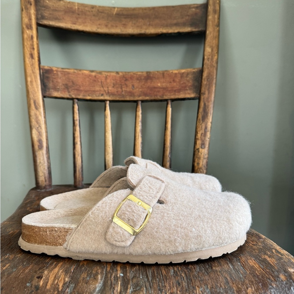 Cushionaire Clogs